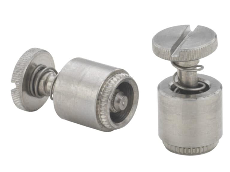 Spring loaded screw in a broaching retainer